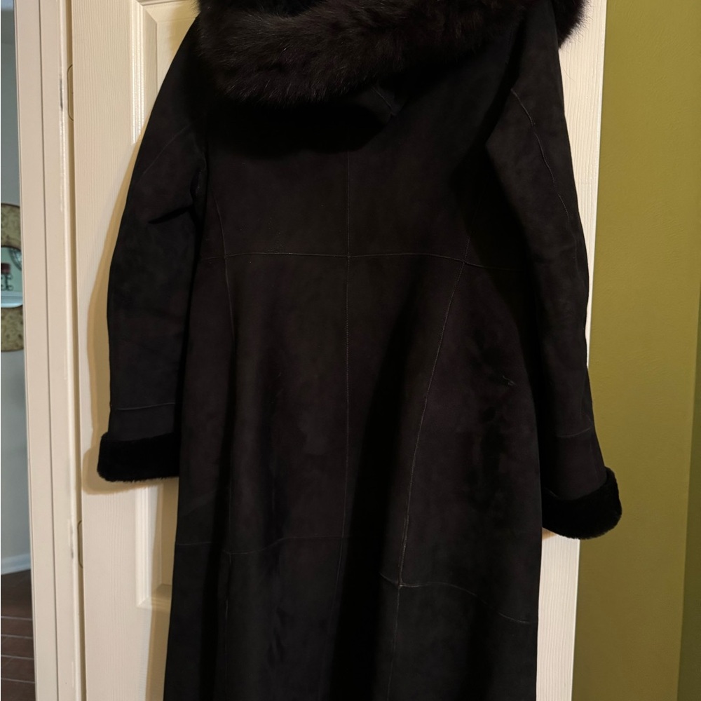 Marc New York Women's Black Genuine Shearling coat. - Picture 6 of 6